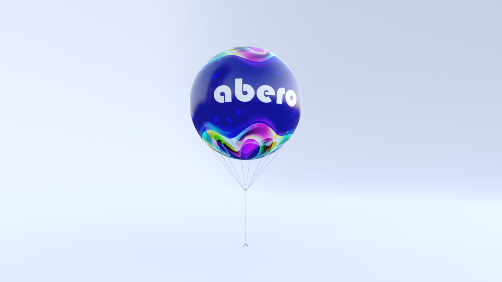Cyfrowy render 3D okrągłego, ciemnoniebieskiego balonu reklamowego z białym logo abero oraz kolorową, płynną grafiką u dołu i u góry, unoszącego się na linkach odciągowych.